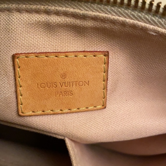 LOUIS VUITTON
Damier Azur Iena PM**Authentic***
Bag & wallet - Picture 12 of 16